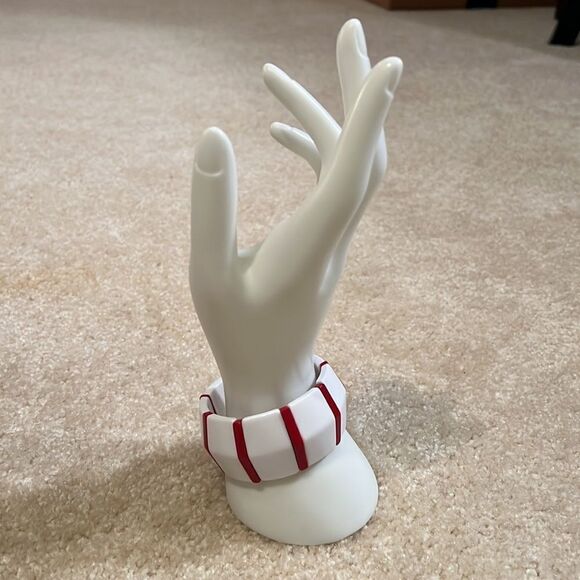1980s White and Red Stripe Candycane Lucite Tile Stretch Bangle Bracelet - Picture 1 of 9